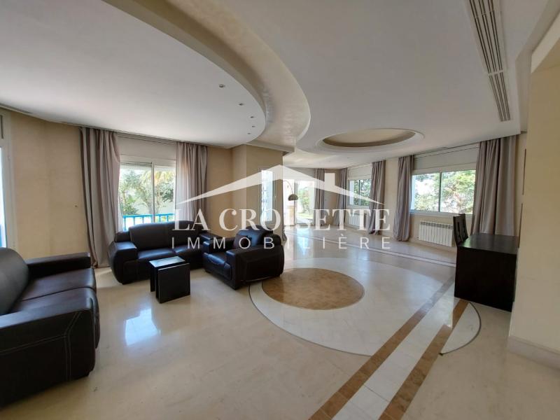Villa S+6 avec piscine à Gammarth